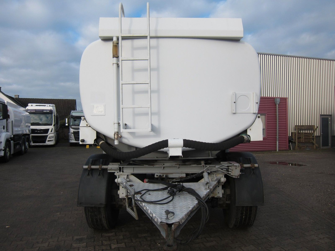 Lindner & Fischer 18400ltr 3 Kammern Oben-Unten - Remolque cisterna: foto 2 Lindner & Fischer 18400ltr 3 Kammern Oben-Unten - Remolque cisterna: foto 2