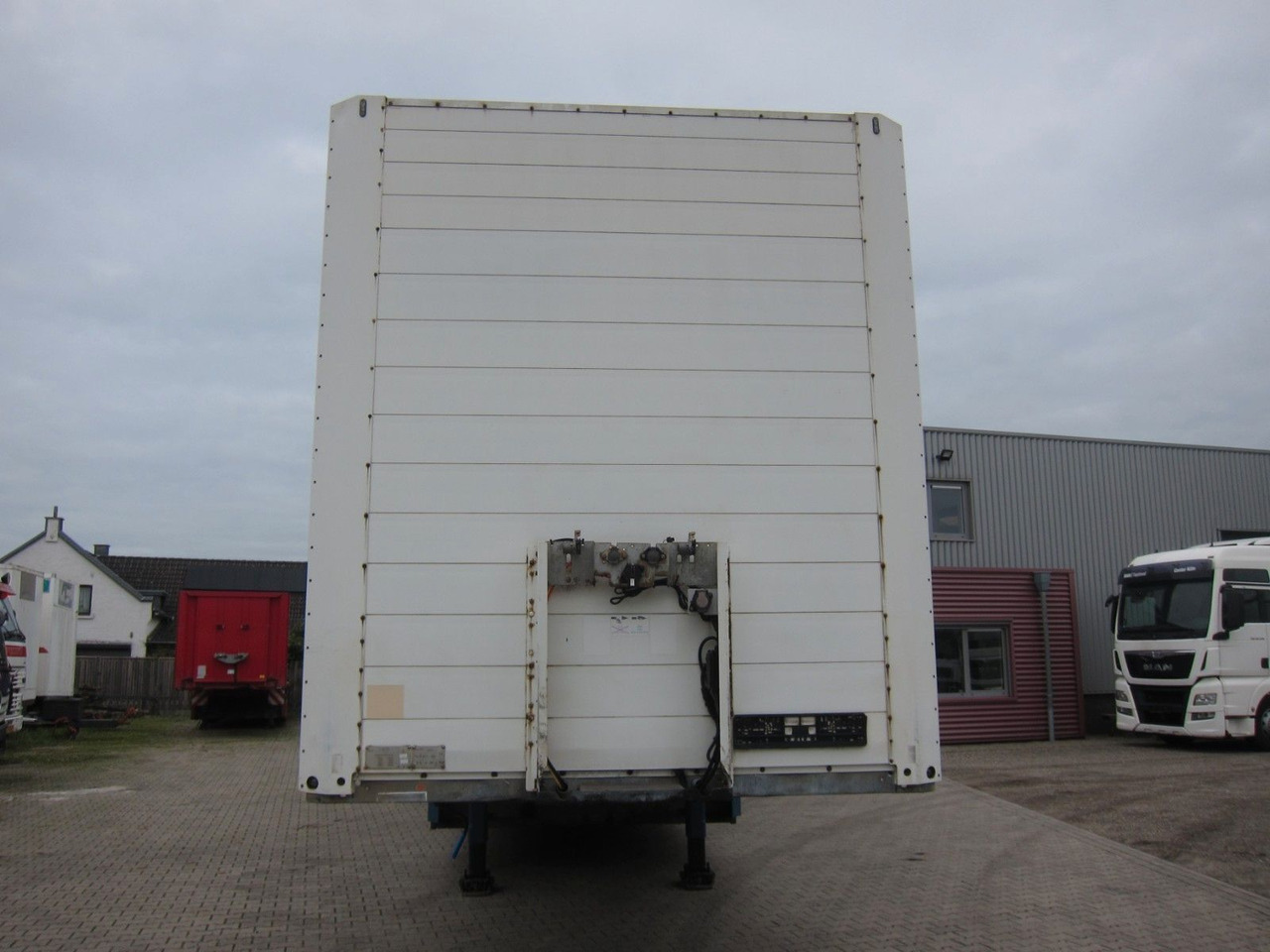 Schmitz Cargobull SKO 24 Iso-Koffer Doppelstock Lift Disc Top 2x - Semirremolque caja cerrada: foto 2 Schmitz Cargobull SKO 24 Iso-Koffer Doppelstock Lift Disc Top 2x - Semirremolque caja cerrada: foto 2