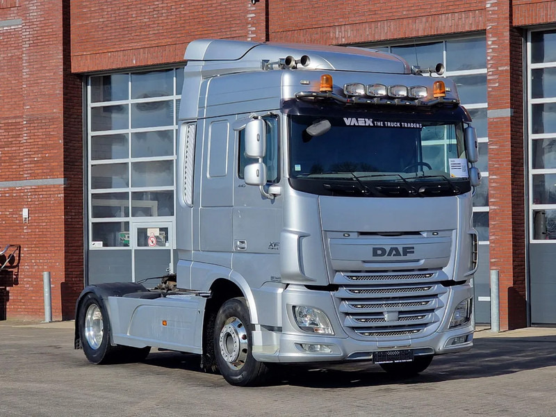 DAF XF 440 SpaceCab 4x2 - Full spoiler - Alloy wheels - Air horn - Light bar - Cabeza tractora: foto 1 DAF XF 440 SpaceCab 4x2 - Full spoiler - Alloy wheels - Air horn - Light bar - Cabeza tractora: foto 1