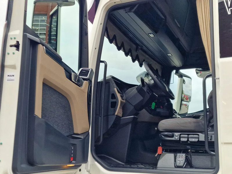 Cabeza tractora nuevo MAN TGX 18.540 GX - New - Retarder - Night clima - Alcoa - Show truck - Lightbar -: foto 9