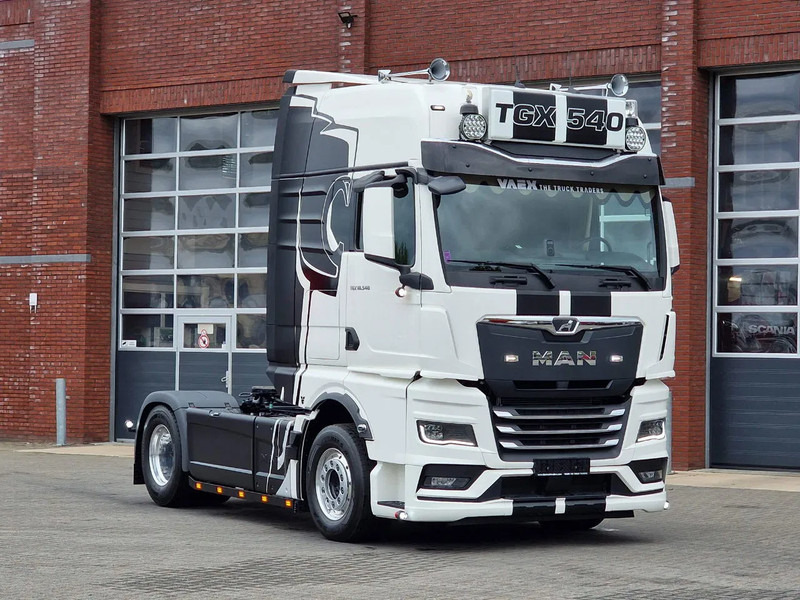 MAN TGX 18.540 GX - New - Retarder - Night clima - Alcoa - Show truck - Lightbar - - Cabeza tractora: foto 1 MAN TGX 18.540 GX - New - Retarder - Night clima - Alcoa - Show truck - Lightbar - - Cabeza tractora: foto 1