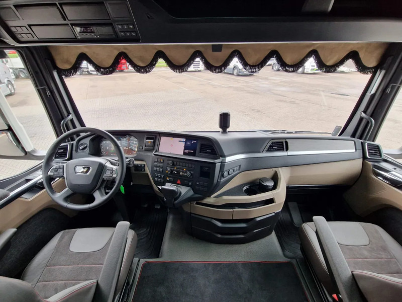 Cabeza tractora nuevo MAN TGX 18.540 GX - New - Retarder - Night clima - Alcoa - Show truck - Lightbar -: foto 11