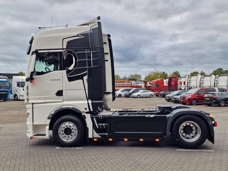 MAN TGX 18.540 GX - New - Retarder - Night clima - Alcoa - Show truck - Lightbar - - Cabeza tractora: foto 4 MAN TGX 18.540 GX - New - Retarder - Night clima - Alcoa - Show truck - Lightbar - - Cabeza tractora: foto 4