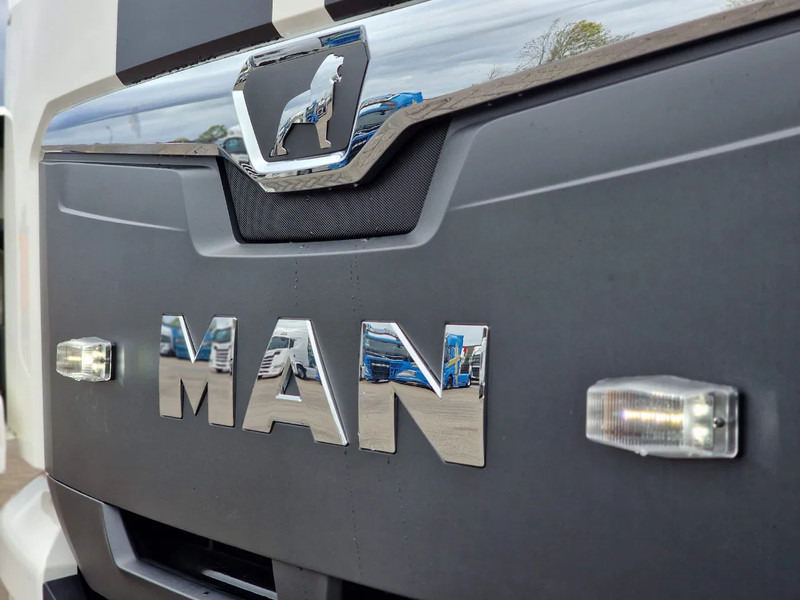 Cabeza tractora nuevo MAN TGX 18.540 GX - New - Retarder - Night clima - Alcoa - Show truck - Lightbar -: foto 15