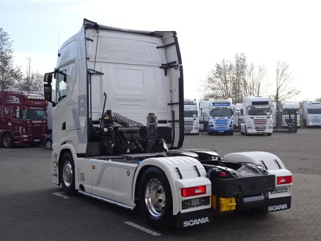 Scania 590S V8 NGS Highline 4x2 - New - Retarder - Leather - Alloy wheels Led - Navi - NEW! - Cabeza tractora: foto 5 Scania 590S V8 NGS Highline 4x2 - New - Retarder - Leather - Alloy wheels Led - Navi - NEW! - Cabeza tractora: foto 5