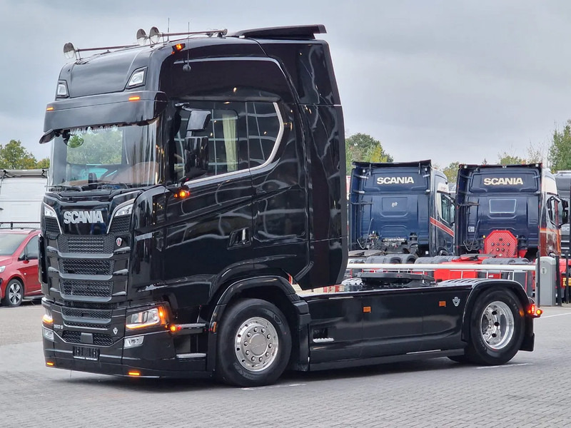 Scania 590S V8 NGS Highline 4x2 - New show truck - Full spec - Retarder - Leather - Full air - BUFFL - Cabeza tractora: foto 5 Scania 590S V8 NGS Highline 4x2 - New show truck - Full spec - Retarder - Leather - Full air - BUFFL - Cabeza tractora: foto 5