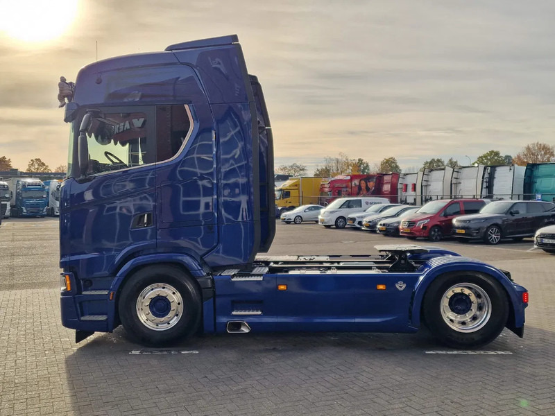 Scania 660S V8 NGS Highline 4x2 - Full spec - Retarder - Night Clima - Leather - Led - Full air - New Dashboard - Cabeza tractora: foto 4 Scania 660S V8 NGS Highline 4x2 - Full spec - Retarder - Night Clima - Leather - Led - Full air - New Dashboard - Cabeza tractora: foto 4