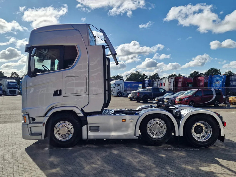 Scania 660S V8 NGS Highline 6x2/4 - New - Full spec - Retarder - Night clima - Led - Leather - Navi - Cabeza tractora: foto 4 Scania 660S V8 NGS Highline 6x2/4 - New - Full spec - Retarder - Night clima - Led - Leather - Navi - Cabeza tractora: foto 4