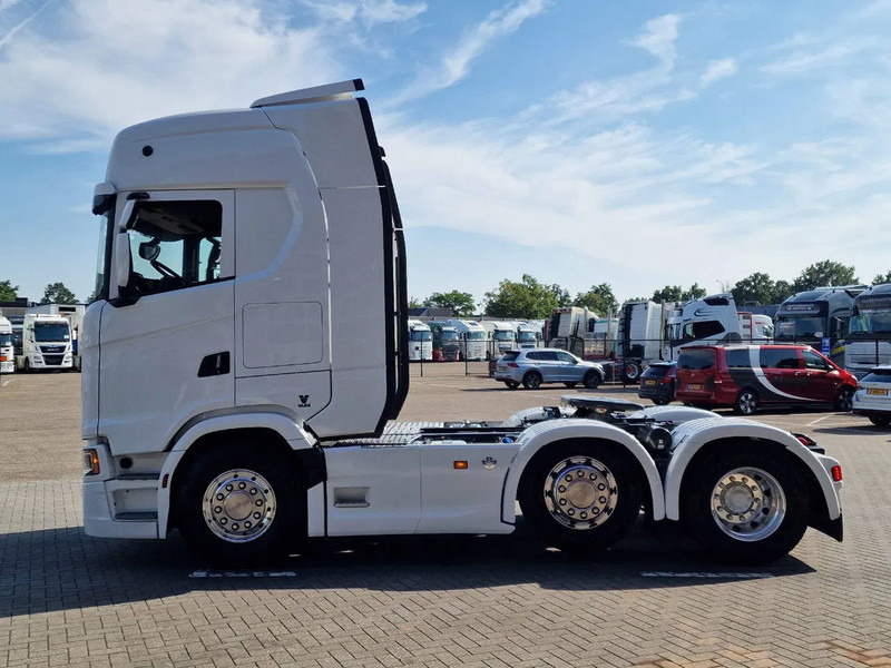 Scania 660S V8 NGS Highline 6x2/4 - New - Old dashboard - Full spec - Retarder - Night clima - Led - Leather - Navi - Cabeza tractora: foto 4 Scania 660S V8 NGS Highline 6x2/4 - New - Old dashboard - Full spec - Retarder - Night clima - Led - Leather - Navi - Cabeza tractora: foto 4