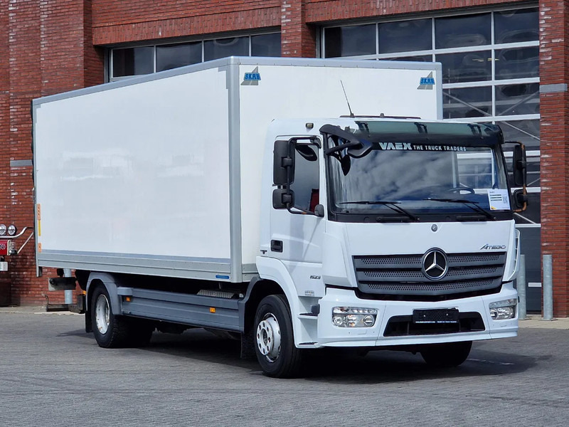 Mercedes-Benz Atego 4x2 - 170 KW/230PS - Box - Zepro loadlift - Euro 6 - Camión caja cerrada: foto 1 Mercedes-Benz Atego 4x2 - 170 KW/230PS - Box - Zepro loadlift - Euro 6 - Camión caja cerrada: foto 1