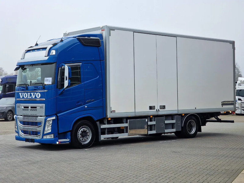Volvo FH 13.460 Globetrotter XL 4x2 - Box with side doors - Manual gearbox - Full air - Camión caja cerrada: foto 3 Volvo FH 13.460 Globetrotter XL 4x2 - Box with side doors - Manual gearbox - Full air - Camión caja cerrada: foto 3