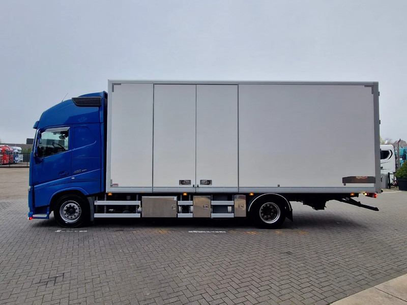 Volvo FH 13.460 Globetrotter XL 4x2 - Box with side doors - Manual gearbox - Full air - Camión caja cerrada: foto 5 Volvo FH 13.460 Globetrotter XL 4x2 - Box with side doors - Manual gearbox - Full air - Camión caja cerrada: foto 5