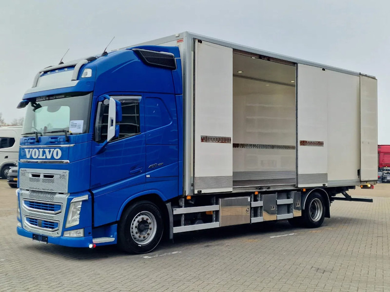 Volvo FH 13.460 Globetrotter XL 4x2 - Box with side doors - Manual gearbox - Full air - Camión caja cerrada: foto 4 Volvo FH 13.460 Globetrotter XL 4x2 - Box with side doors - Manual gearbox - Full air - Camión caja cerrada: foto 4