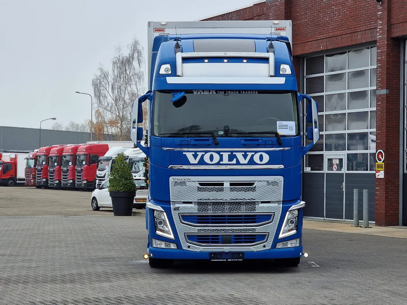 Volvo FH 13.460 Globetrotter XL 4x2 - Box with side doors - Manual gearbox - Full air - Camión caja cerrada: foto 2 Volvo FH 13.460 Globetrotter XL 4x2 - Box with side doors - Manual gearbox - Full air - Camión caja cerrada: foto 2