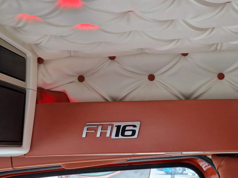 Leasing de Volvo FH 16.750 8x2*6 - Palfinger PK15002 Crane/Grua - Show truck + Trailer - Volvo FH 16.750 8x2*6 - Palfinger PK15002 Crane/Grua - Show truck + Trailer -: foto 17 Leasing de Volvo FH 16.750 8x2*6 - Palfinger PK15002 Crane/Grua - Show truck + Trailer - Volvo FH 16.750 8x2*6 - Palfinger PK15002 Crane/Grua - Show truck + Trailer -: foto 17