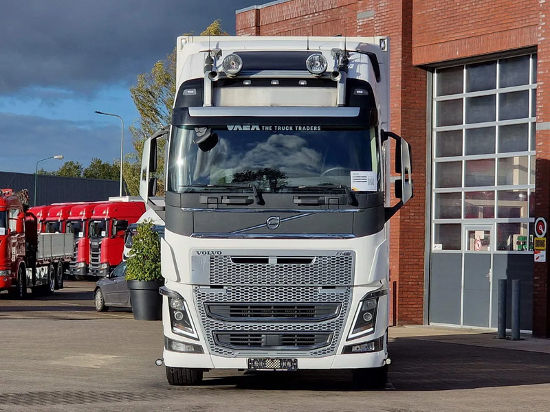 Volvo FH 16.750 Globetrotter XL 6x2 - Ekeri box with sidedoors - Retarder - 4.60 WB - Full air - Camión caja cerrada: foto 2 Volvo FH 16.750 Globetrotter XL 6x2 - Ekeri box with sidedoors - Retarder - 4.60 WB - Full air - Camión caja cerrada: foto 2
