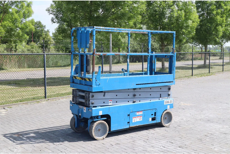 Genie GS-2032 | 8 METER | 363 KG - Plataforma de tijeras: foto 3 Genie GS-2032 | 8 METER | 363 KG - Plataforma de tijeras: foto 3