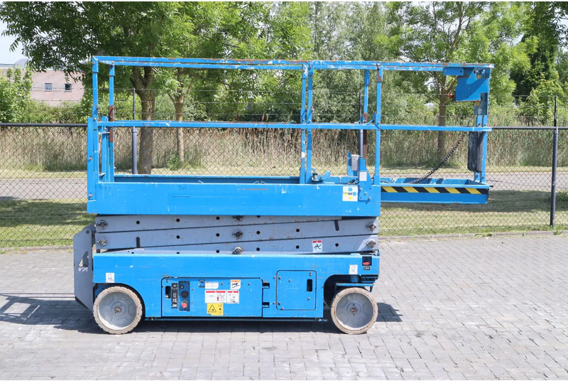 Genie GS-2032 | 8 METER | 363 KG - Plataforma de tijeras: foto 4 Genie GS-2032 | 8 METER | 363 KG - Plataforma de tijeras: foto 4