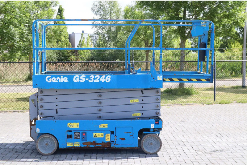 Genie GS-3246 | 12 METER | 318 KG - Plataforma de tijeras: foto 4 Genie GS-3246 | 12 METER | 318 KG - Plataforma de tijeras: foto 4