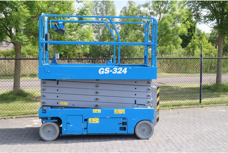 Genie GS-3246 | 12 METER | 318 KG - Plataforma de tijeras: foto 1 Genie GS-3246 | 12 METER | 318 KG - Plataforma de tijeras: foto 1