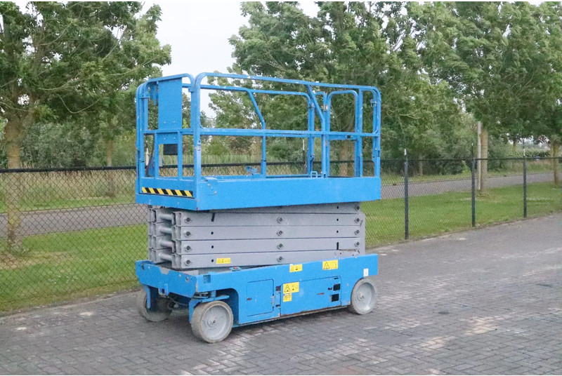 Genie GS-3246 | 12 METER | 318 KG - Plataforma de tijeras: foto 3 Genie GS-3246 | 12 METER | 318 KG - Plataforma de tijeras: foto 3