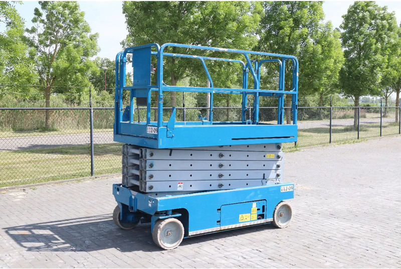 Genie GS-3246 | 12 METER | 318 KG - Plataforma de tijeras: foto 3 Genie GS-3246 | 12 METER | 318 KG - Plataforma de tijeras: foto 3