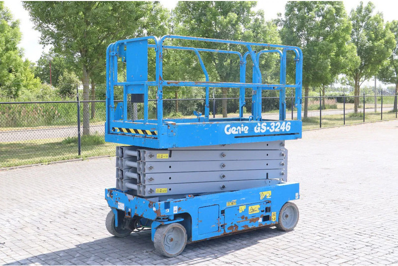 Genie GS-3246 | 12 METER | 318 KG - Plataforma de tijeras: foto 3 Genie GS-3246 | 12 METER | 318 KG - Plataforma de tijeras: foto 3