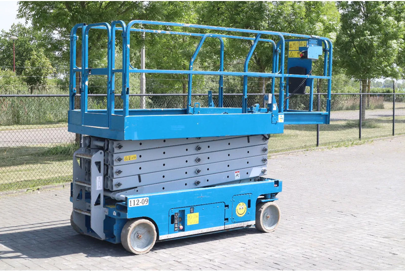 Genie GS-3246 | 12 METER | 318 KG - Plataforma de tijeras: foto 5 Genie GS-3246 | 12 METER | 318 KG - Plataforma de tijeras: foto 5