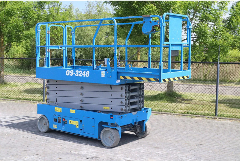 Genie GS-3246 | 12 METER | 318 KG - Plataforma de tijeras: foto 5 Genie GS-3246 | 12 METER | 318 KG - Plataforma de tijeras: foto 5
