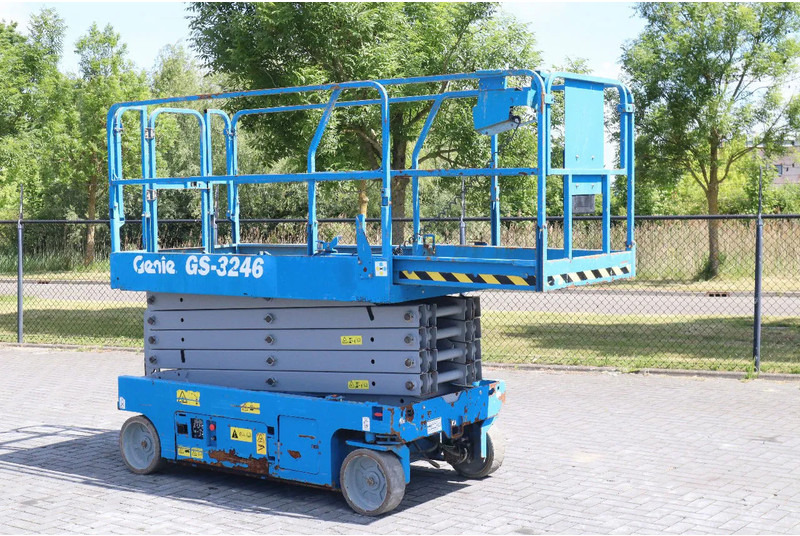 Genie GS-3246 | 12 METER | 318 KG - Plataforma de tijeras: foto 5 Genie GS-3246 | 12 METER | 318 KG - Plataforma de tijeras: foto 5
