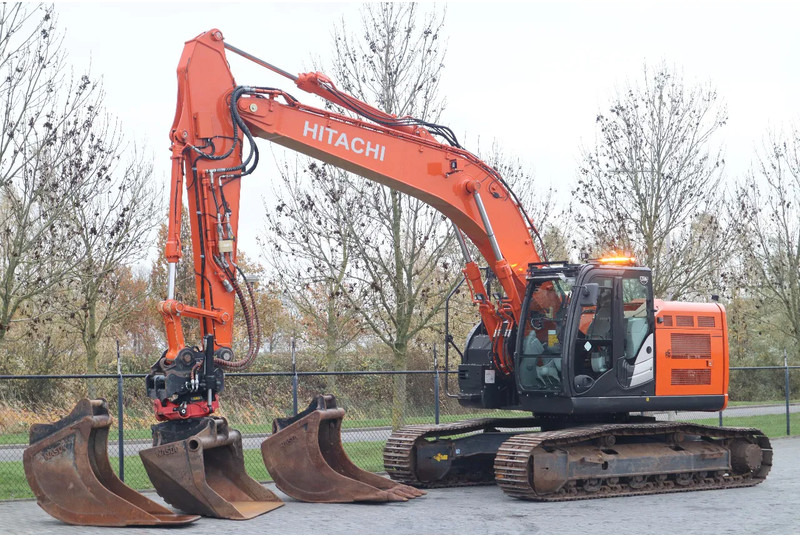 Hitachi ZX225 USRLC-6 | ROTOTILT | 3X BUCKET | TOPCON 3D MC GPS - Excavadora de cadenas: foto 2 Hitachi ZX225 USRLC-6 | ROTOTILT | 3X BUCKET | TOPCON 3D MC GPS - Excavadora de cadenas: foto 2