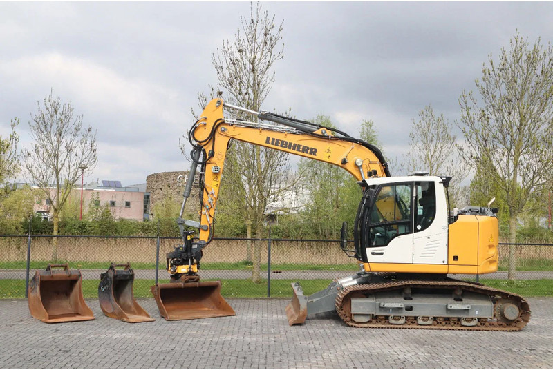 Liebherr R914 COMPACT S | ROTOTILT | 3X BUCKET | DOZERBLADE - Excavadora de cadenas: foto 1 Liebherr R914 COMPACT S | ROTOTILT | 3X BUCKET | DOZERBLADE - Excavadora de cadenas: foto 1