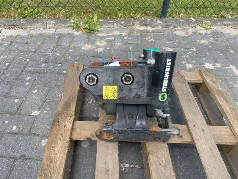 STEELWRIST TCX S30 - 180 MEC | TILT COUPLER | TILTING COUPLER | NEW / UNUSED - Rotor basculante para Maquinaria de construcción: foto 2 STEELWRIST TCX S30 - 180 MEC | TILT COUPLER | TILTING COUPLER | NEW / UNUSED - Rotor basculante para Maquinaria de construcción: foto 2
