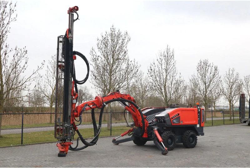 Sandvik 2 PIECES COMMANDO DC 300 RI S5 | ONLY 470 DRILLING HOURS - Perforadora: foto 2 Sandvik 2 PIECES COMMANDO DC 300 RI S5 | ONLY 470 DRILLING HOURS - Perforadora: foto 2
