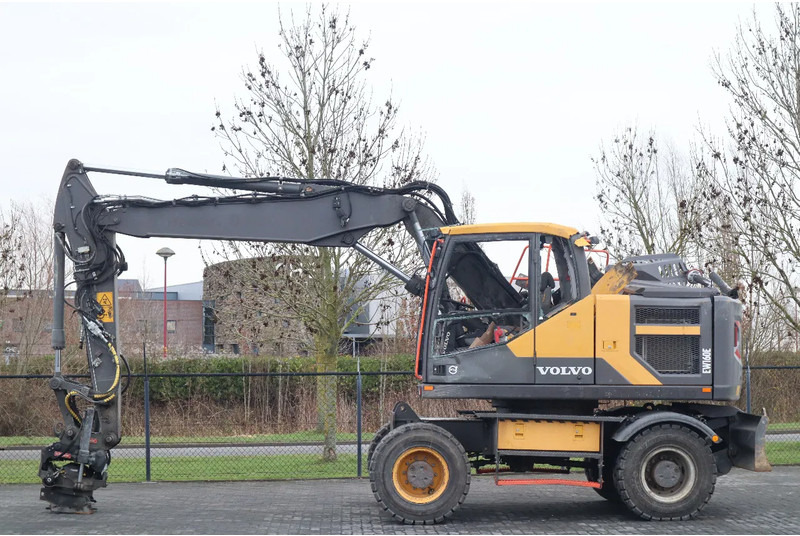 Excavadora de ruedas Volvo EW160 E | OILQUICK | ROTOTILT | DAMAGE / WORKING CONDITION: foto 1