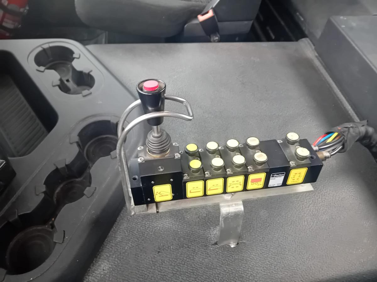 Mercedes Antos 2643 - Camión multibasculante: foto 4 Mercedes Antos 2643 - Camión multibasculante: foto 4