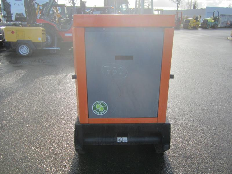 Sdmo R22 - Generador industriale: foto 4 Sdmo R22 - Generador industriale: foto 4