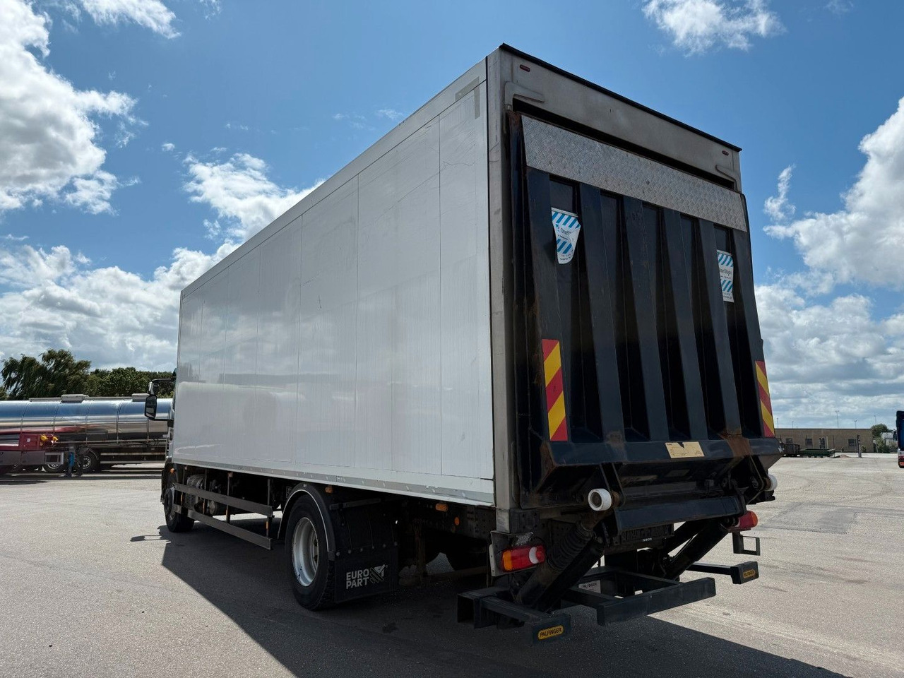 Iveco 180E32 Schmitz / Thermo King T-1200R Spectrum Iveco 180E32 Schmitz / Thermo King T-1200R Spectrum - Camión frigorífico: foto 4 Iveco 180E32 Schmitz / Thermo King T-1200R Spectrum Iveco 180E32 Schmitz / Thermo King T-1200R Spectrum - Camión frigorífico: foto 4