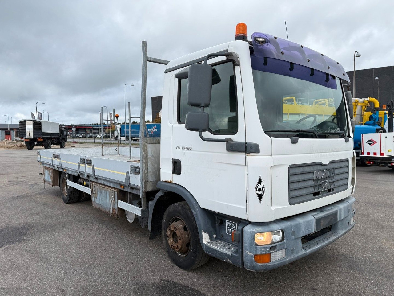 MAN TGL 10.180 4x2 Flatbed 6,,80 m. Euro 3 - Camión caja abierta: foto 2 MAN TGL 10.180 4x2 Flatbed 6,,80 m. Euro 3 - Camión caja abierta: foto 2
