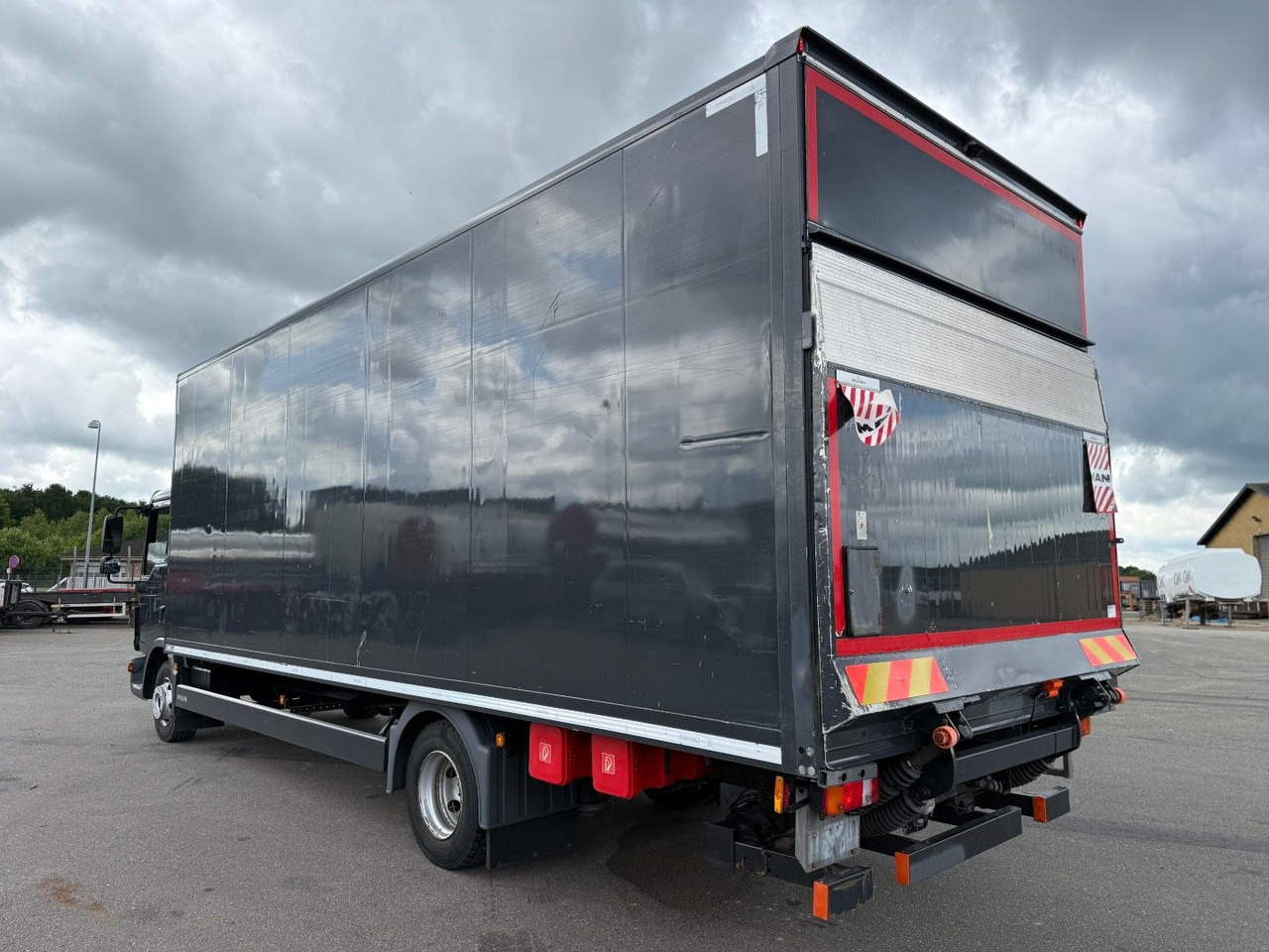 MAN TGL 12.250 Euro 6 Closed box / Koffer 7.20 m. - Camión caja cerrada: foto 4 MAN TGL 12.250 Euro 6 Closed box / Koffer 7.20 m. - Camión caja cerrada: foto 4