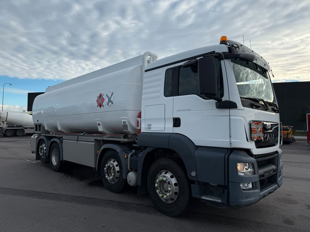 MAN TGS 35.400 8X2*6 BL ADR 23.000 L Tank Euro 6 - Camión cisterna: foto 2 MAN TGS 35.400 8X2*6 BL ADR 23.000 L Tank Euro 6 - Camión cisterna: foto 2