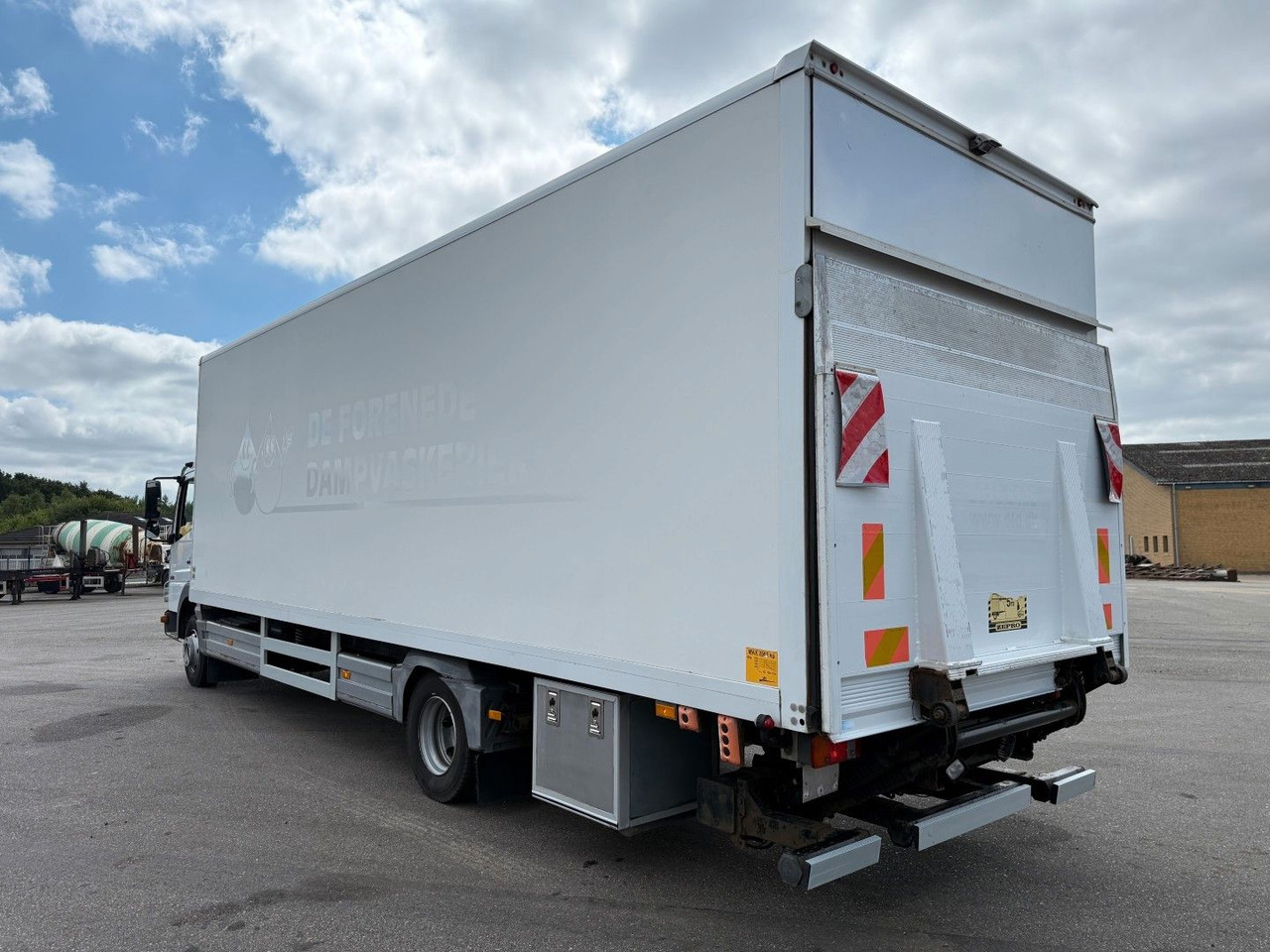 Mercedes-Benz Atego 1218 4x2 Euro 5 8,0 m. koffer - Camión caja cerrada: foto 4 Mercedes-Benz Atego 1218 4x2 Euro 5 8,0 m. koffer - Camión caja cerrada: foto 4