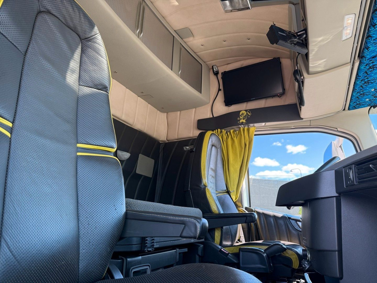 Camión grúa Volvo FH 16.550 6x2*4 / Crane HMF 3220K4 Euro 6: foto 16 Camión grúa Volvo FH 16.550 6x2*4 / Crane HMF 3220K4 Euro 6: foto 16