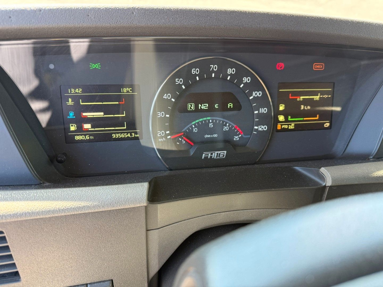 Camión grúa Volvo FH 16.550 6x2*4 / Crane HMF 3220K4 Euro 6: foto 19 Camión grúa Volvo FH 16.550 6x2*4 / Crane HMF 3220K4 Euro 6: foto 19