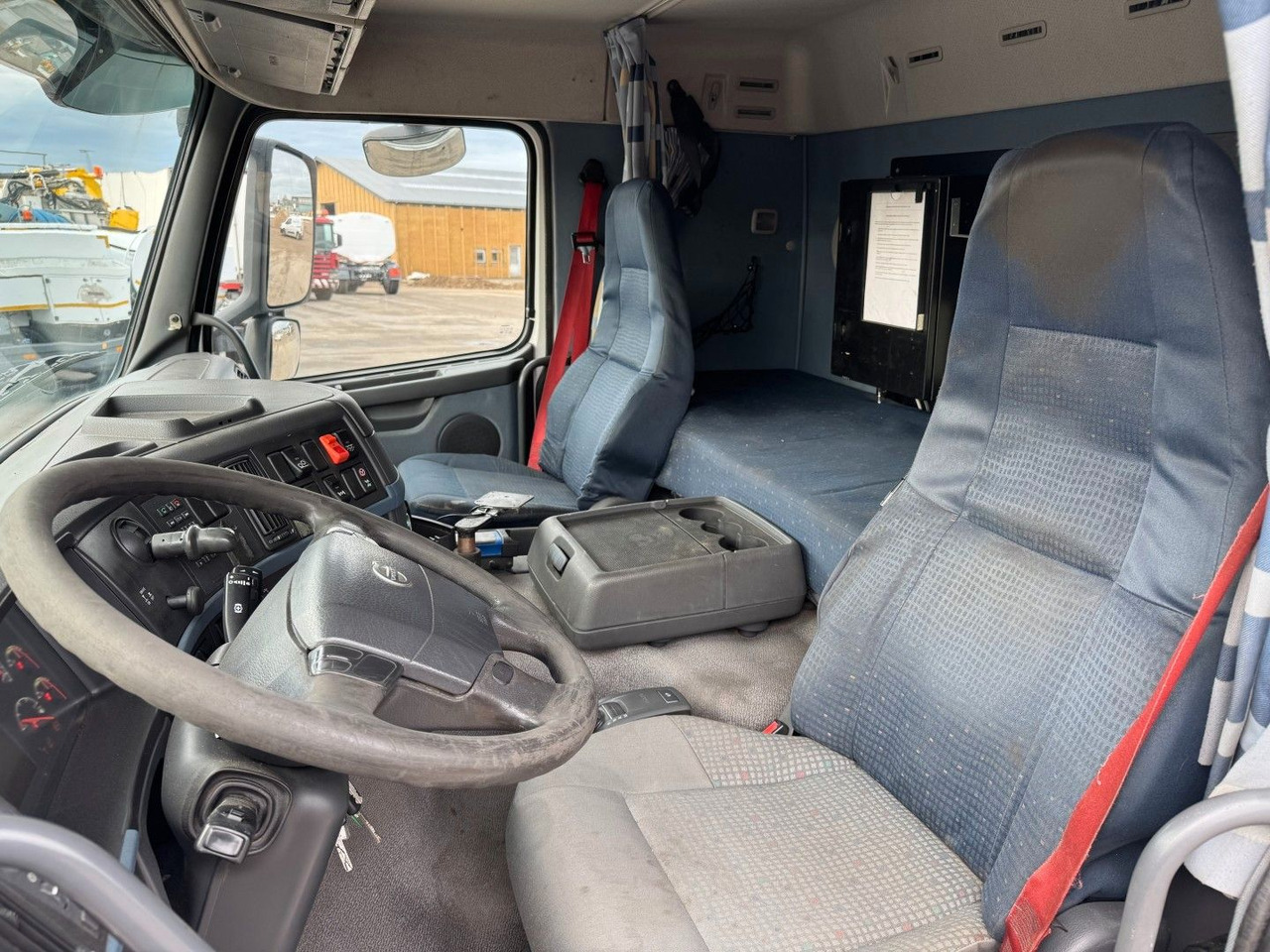 Volvo FM 440 8x2*6 24.000 l. ADR Tanktruck - Camión cisterna: foto 5 Volvo FM 440 8x2*6 24.000 l. ADR Tanktruck - Camión cisterna: foto 5