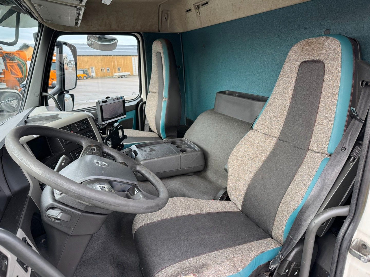 Volvo FM330 6x2*4 Carrier Supra 1250 Mt 9,9m (defekt f - Camión frigorífico: foto 5 Volvo FM330 6x2*4 Carrier Supra 1250 Mt 9,9m (defekt f - Camión frigorífico: foto 5