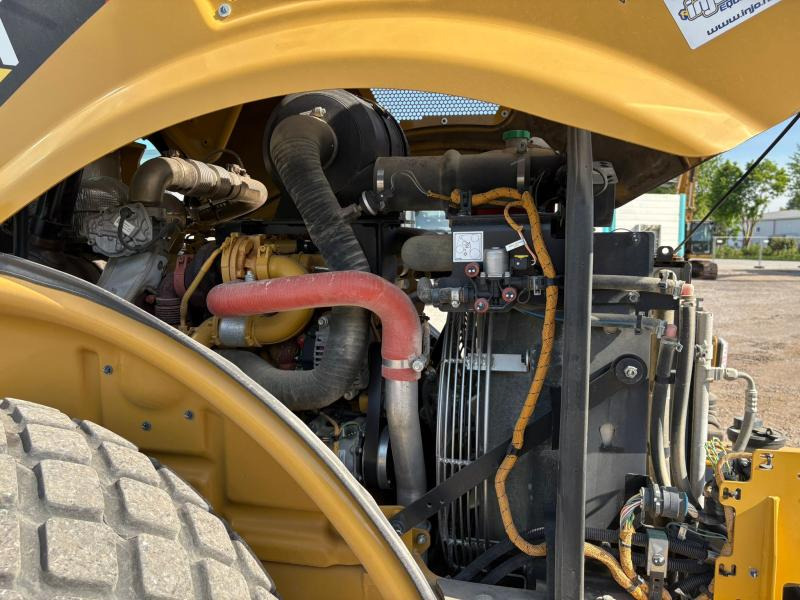 Compactador Caterpillar CS66B: foto 7
