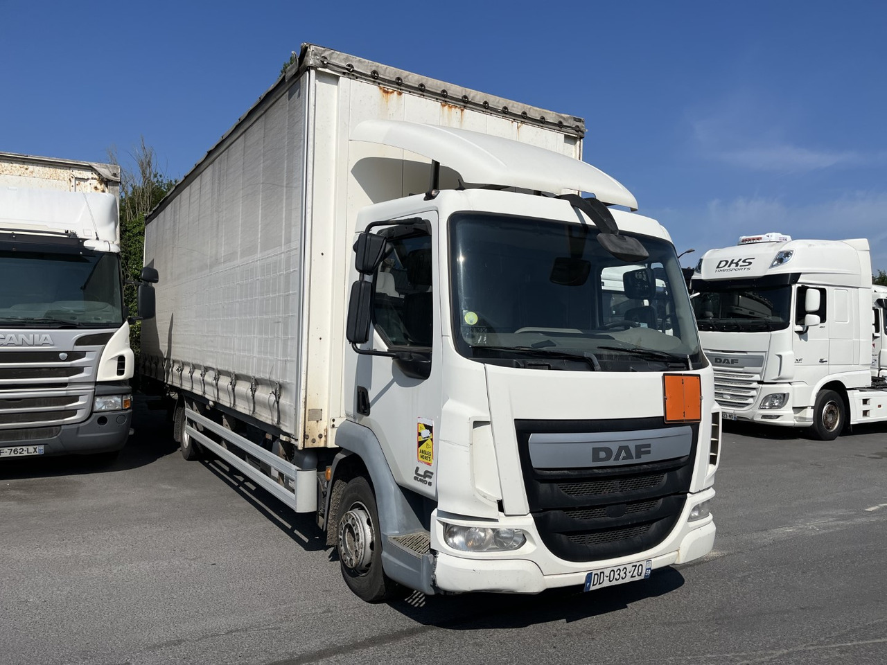 DAF LF 220 - Camión caja cerrada: foto 1 DAF LF 220 - Camión caja cerrada: foto 1