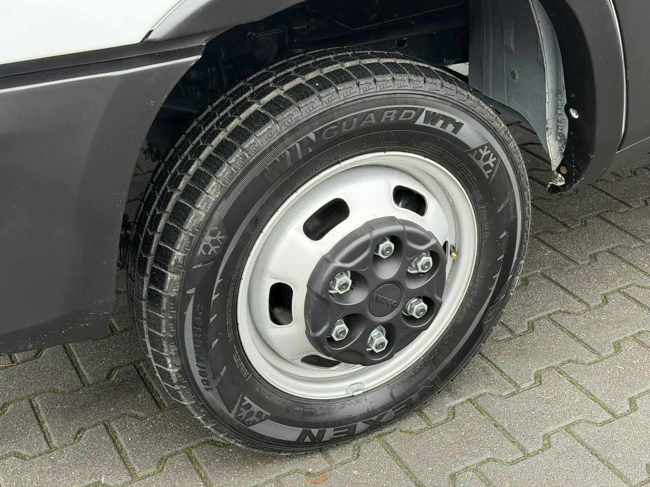 Iveco Daily 35C16 V - Furgoneta basculante: foto 2 Iveco Daily 35C16 V - Furgoneta basculante: foto 2