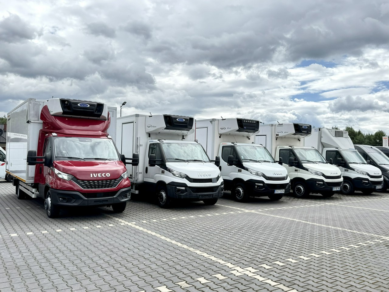 Iveco Daily 72C18 Mroźnia Ściana Grodziowa Podwójny Parownik - Furgoneta frigorifica: foto 1 Iveco Daily 72C18 Mroźnia Ściana Grodziowa Podwójny Parownik - Furgoneta frigorifica: foto 1